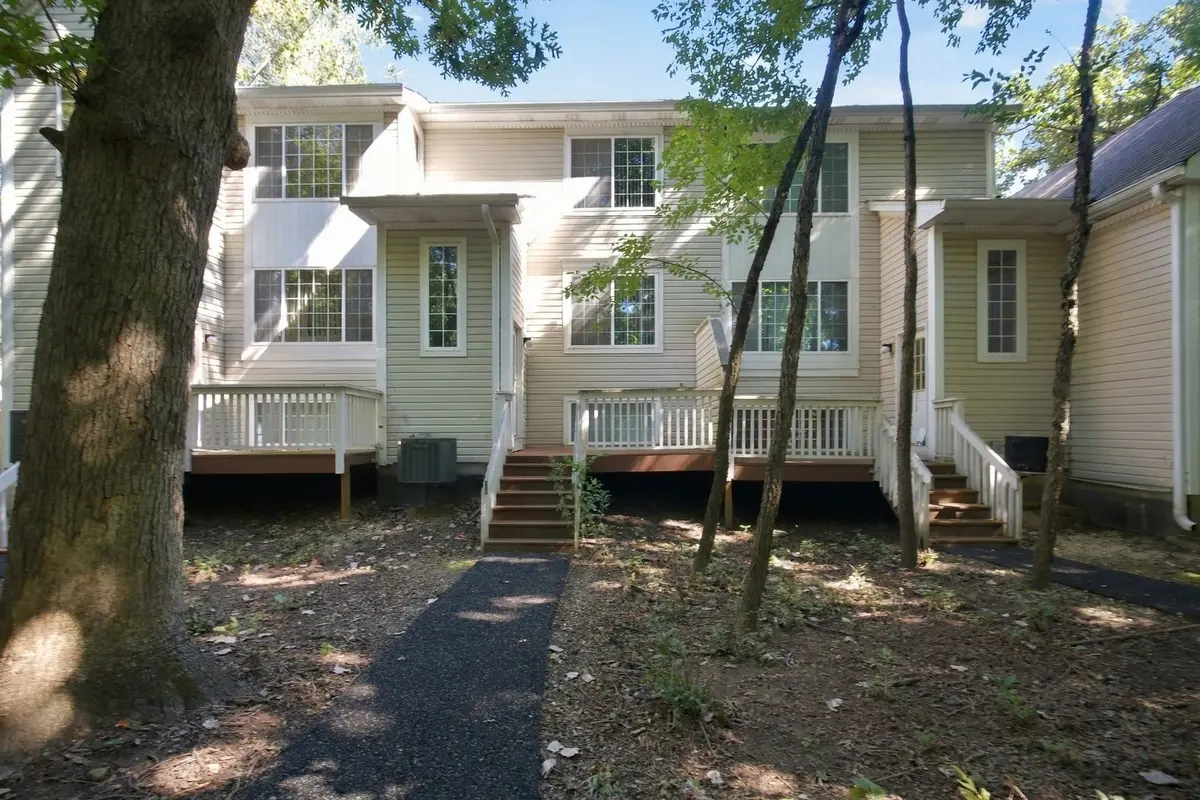 280 W Treehouse Lane