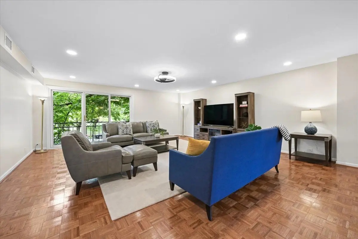 1009 Bonnie Brae Place