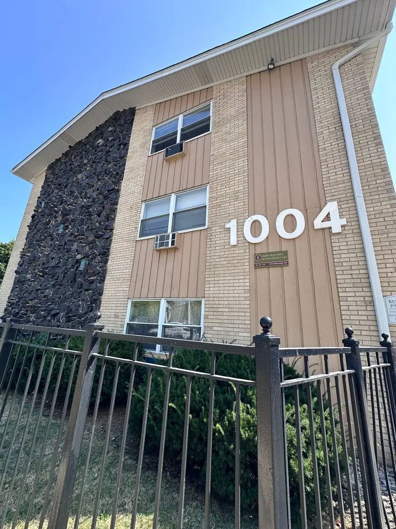 1004 Des Plaines Avenue