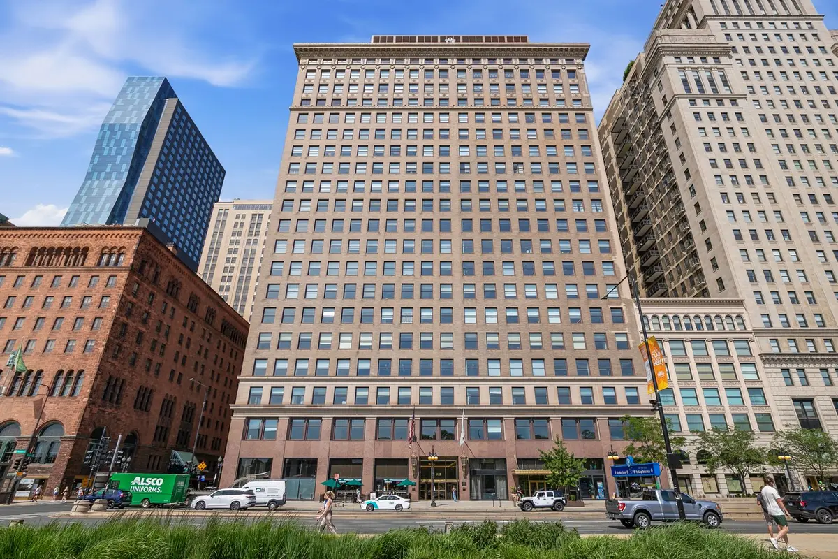330 S MICHIGAN Avenue