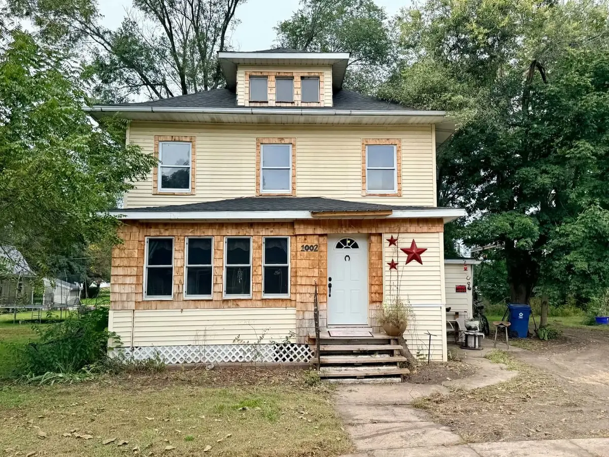 1002 Locust Street