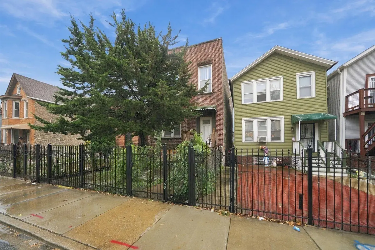 2443 W Arthington Street