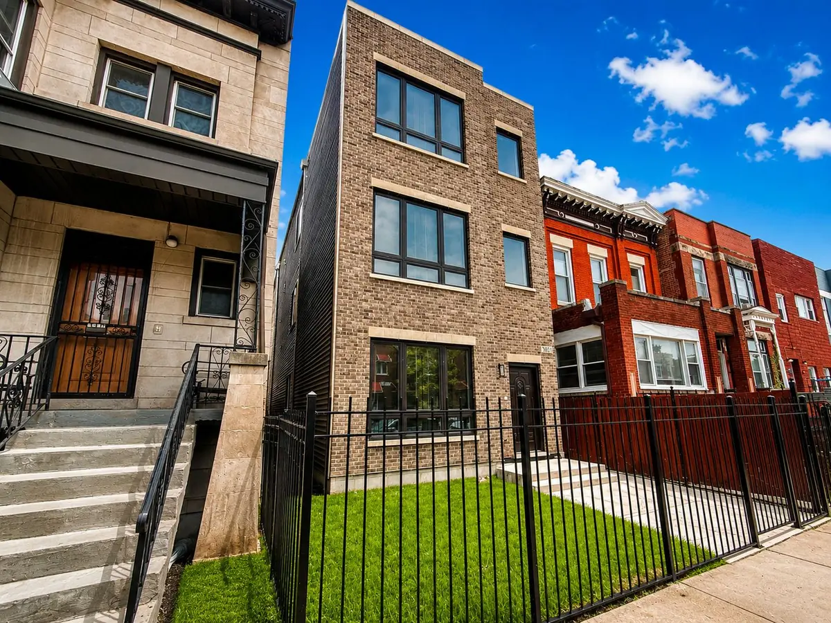 3031 W WARREN Boulevard