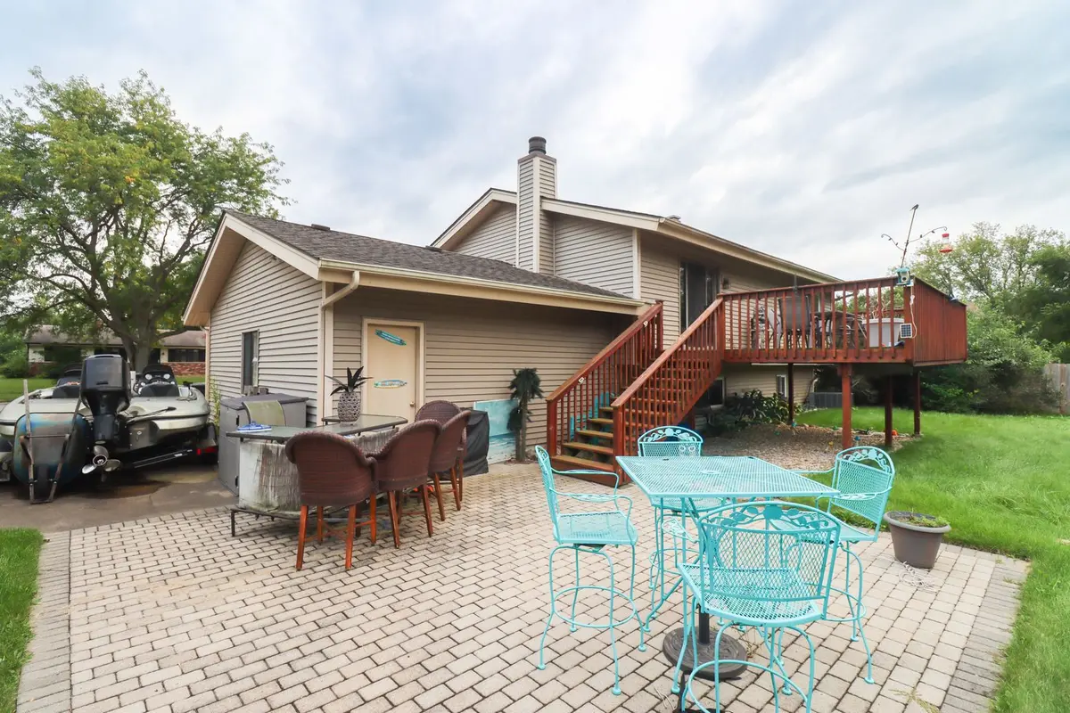 916 Camelot Drive