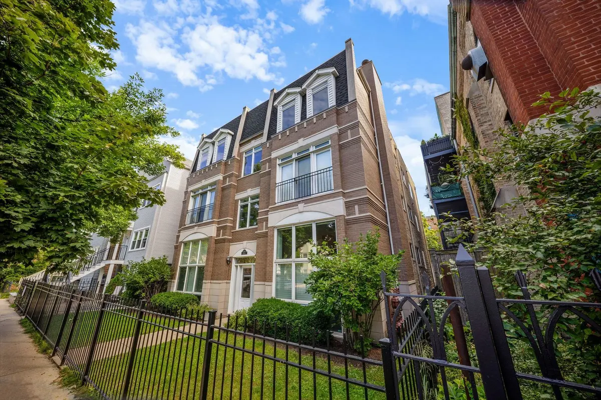 3111 N Seminary Avenue