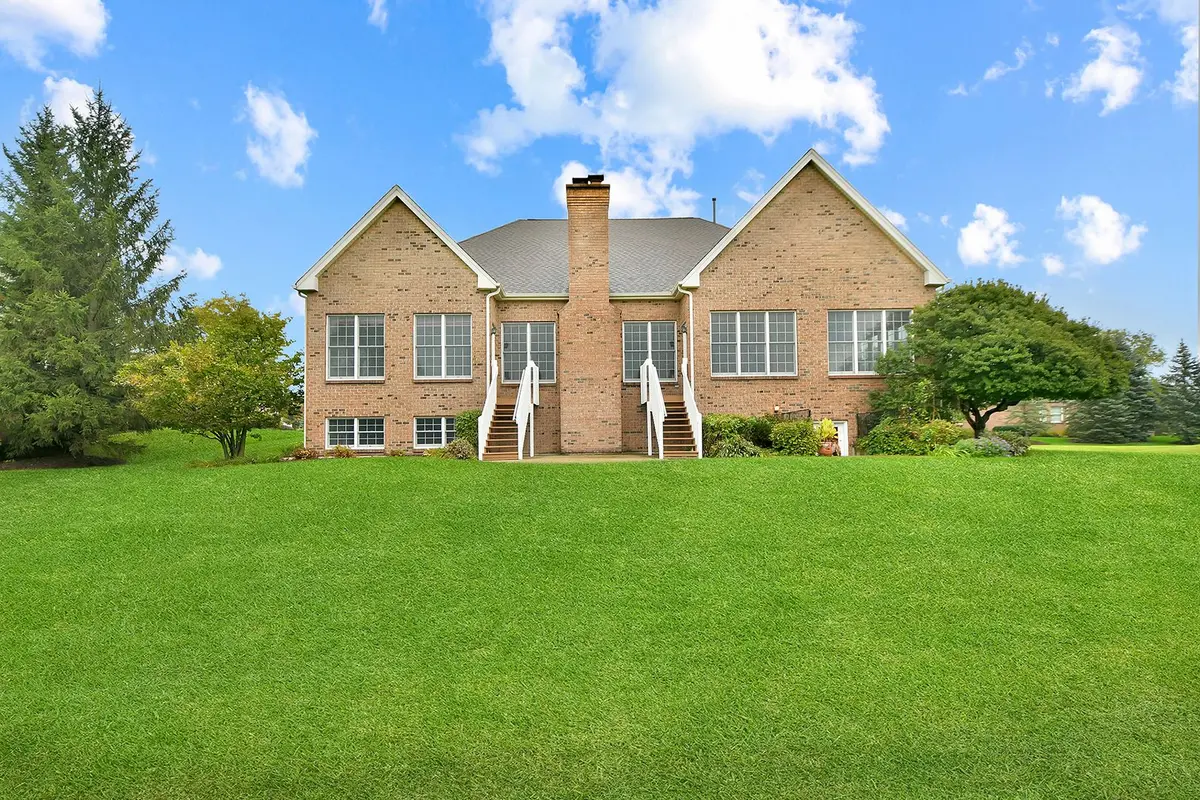 19 EAGLE RIDGE Drive