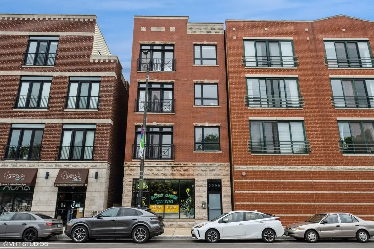 2009 W Belmont Avenue