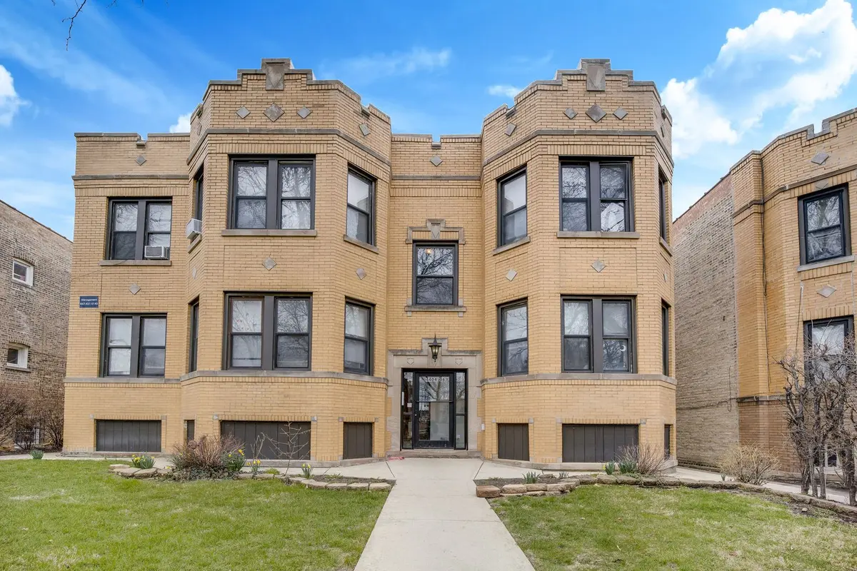 4406 W Altgeld Street