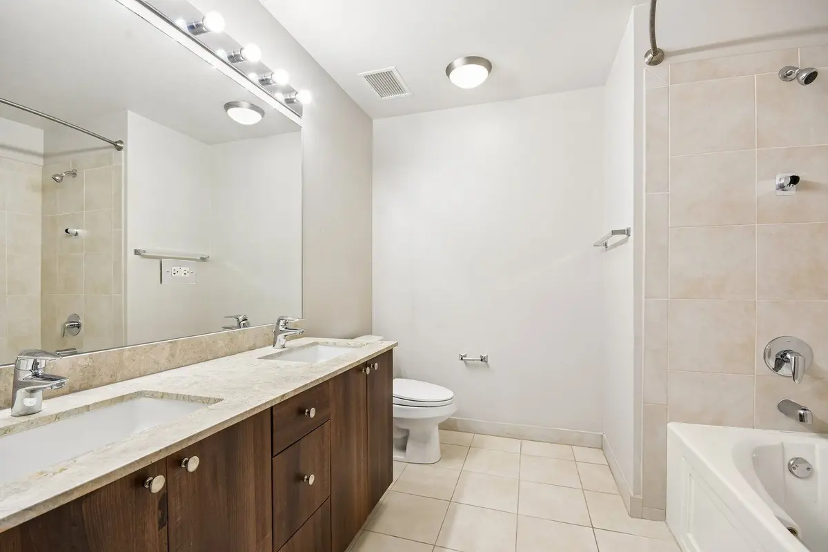 235 W Van Buren Street