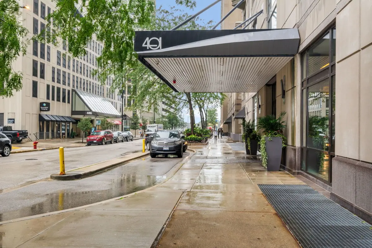 401 E Ontario Street