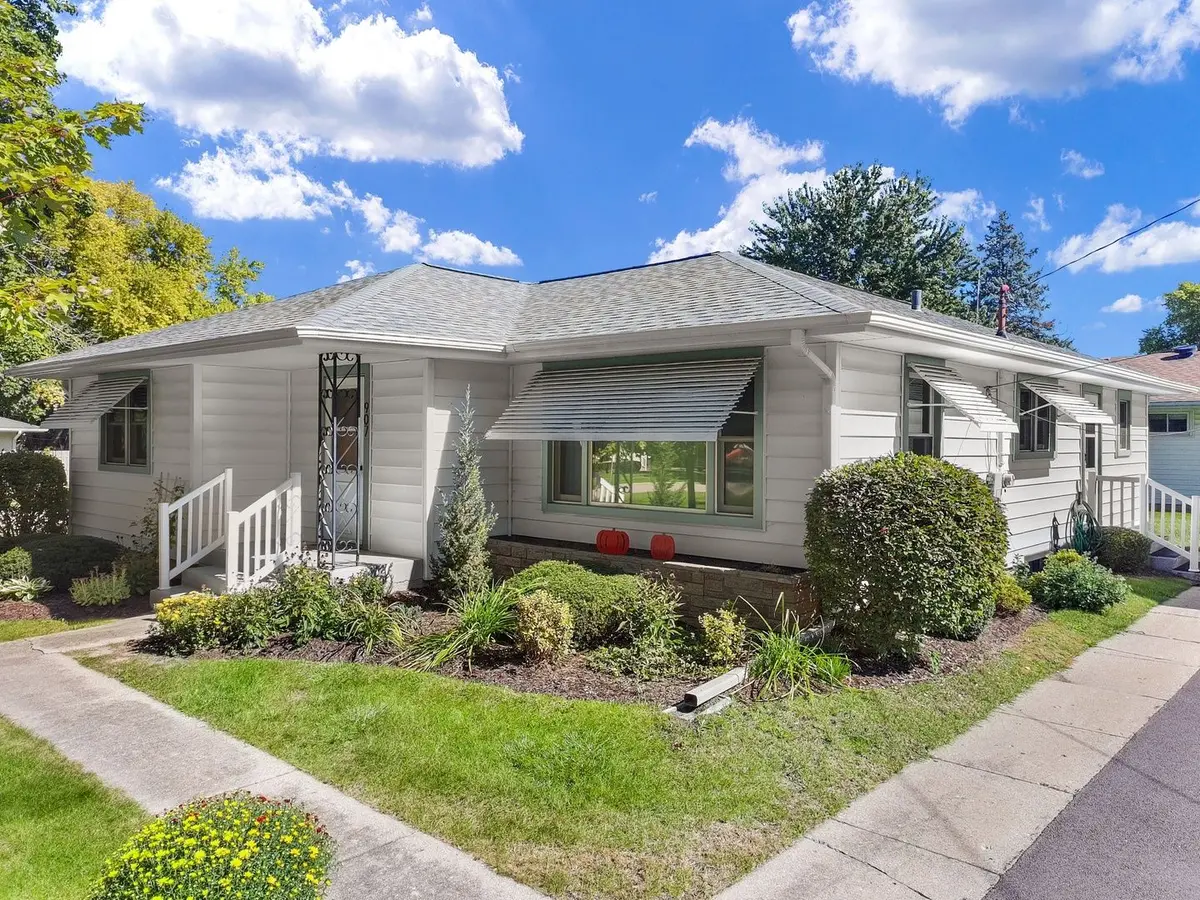 907 4th Street