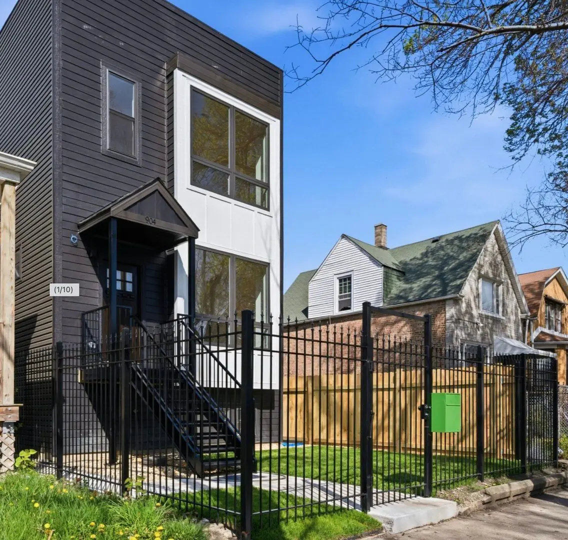 904 N Trumbull Avenue
