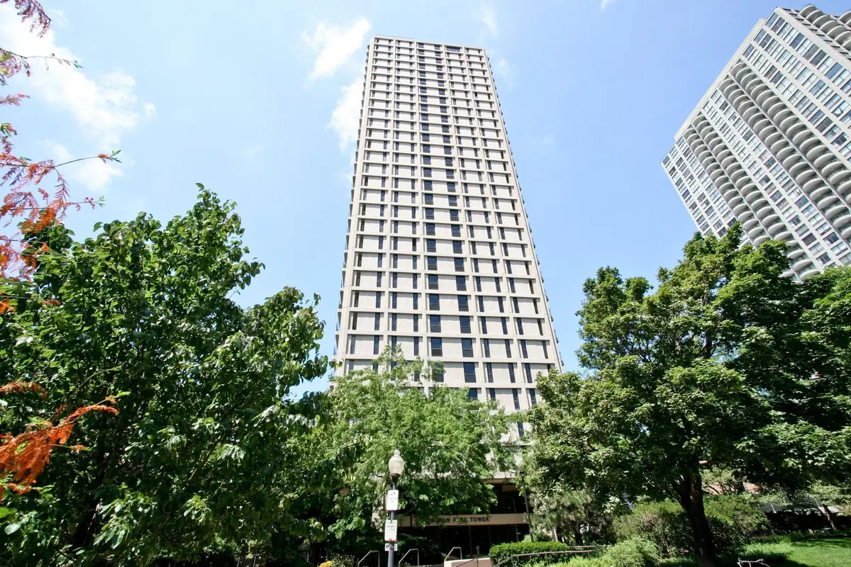 1960 N Lincoln Park West