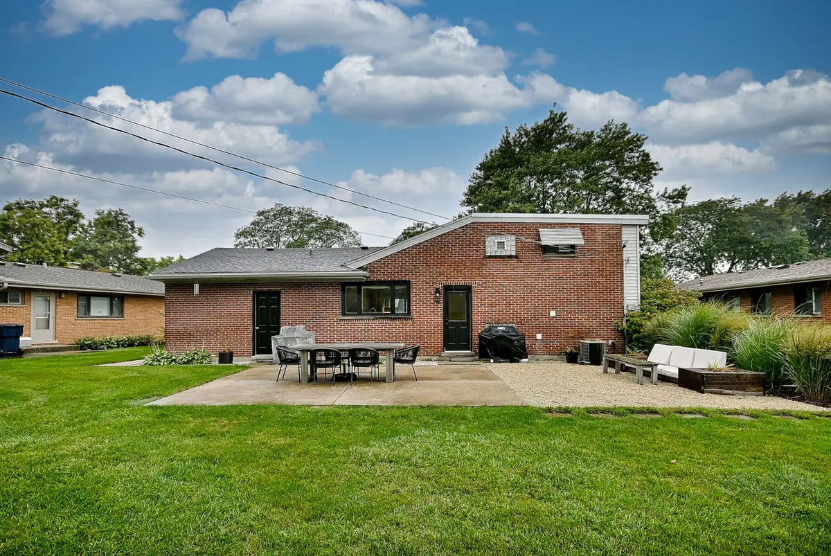 326 E Huntington Lane