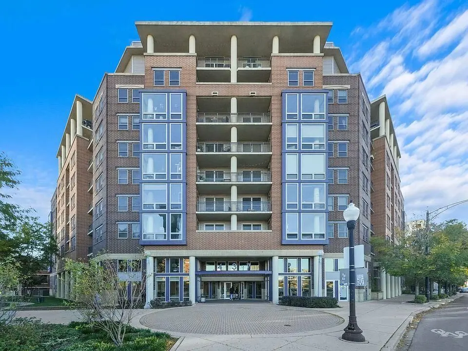 437 W Division Street