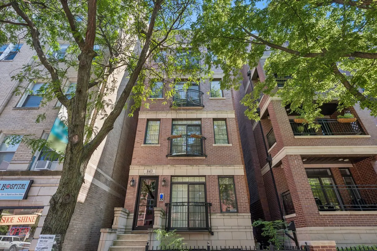 843 W Diversey Parkway