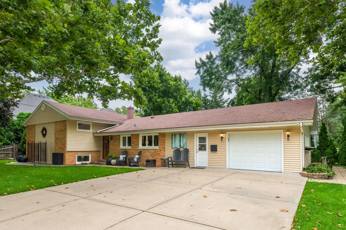 220 E Hillside Road
