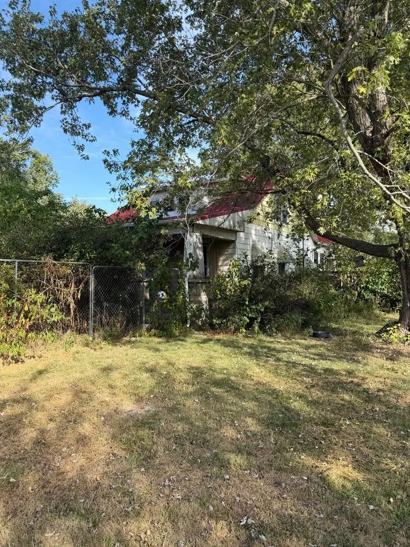 8141 E Tamaroa Road