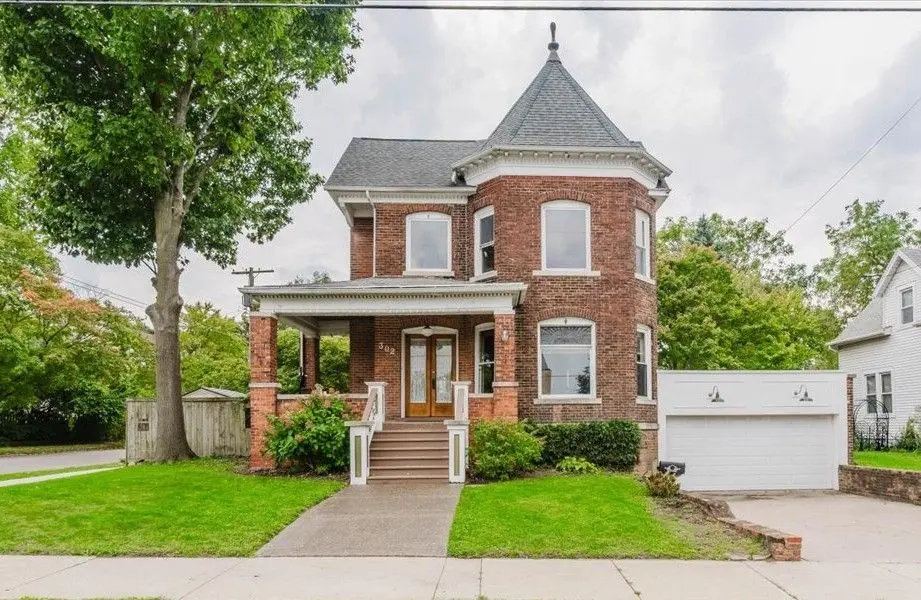 302 W Wood Street