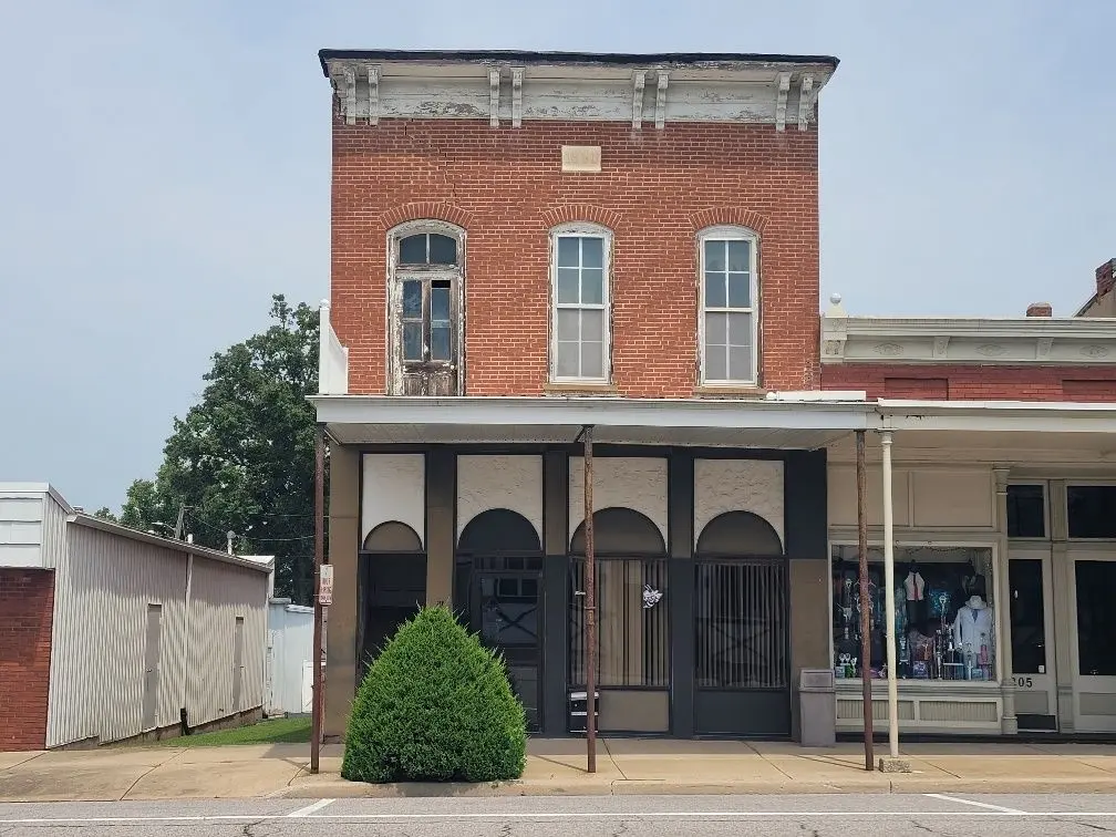 211 W Saint Louis Street