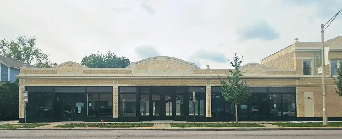 105 S RIDGELAND Avenue