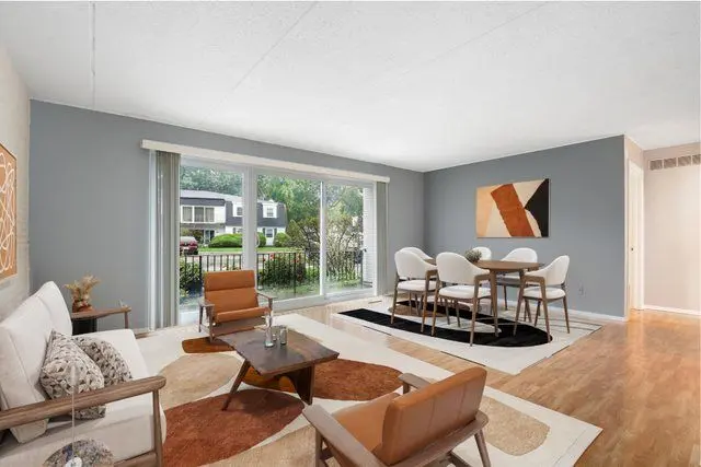 1133 Royal St George Drive