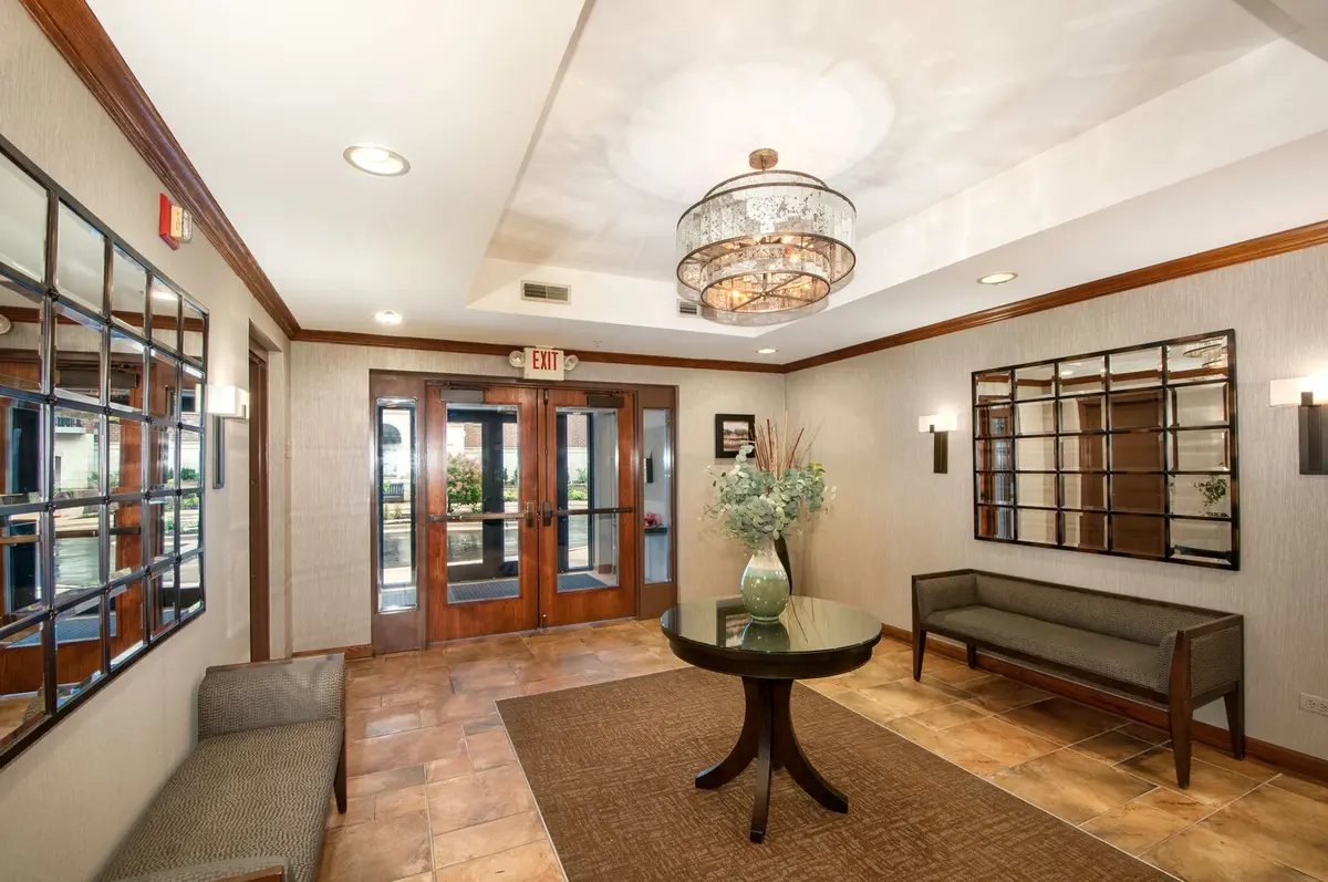 420 W Burlington Avenue
