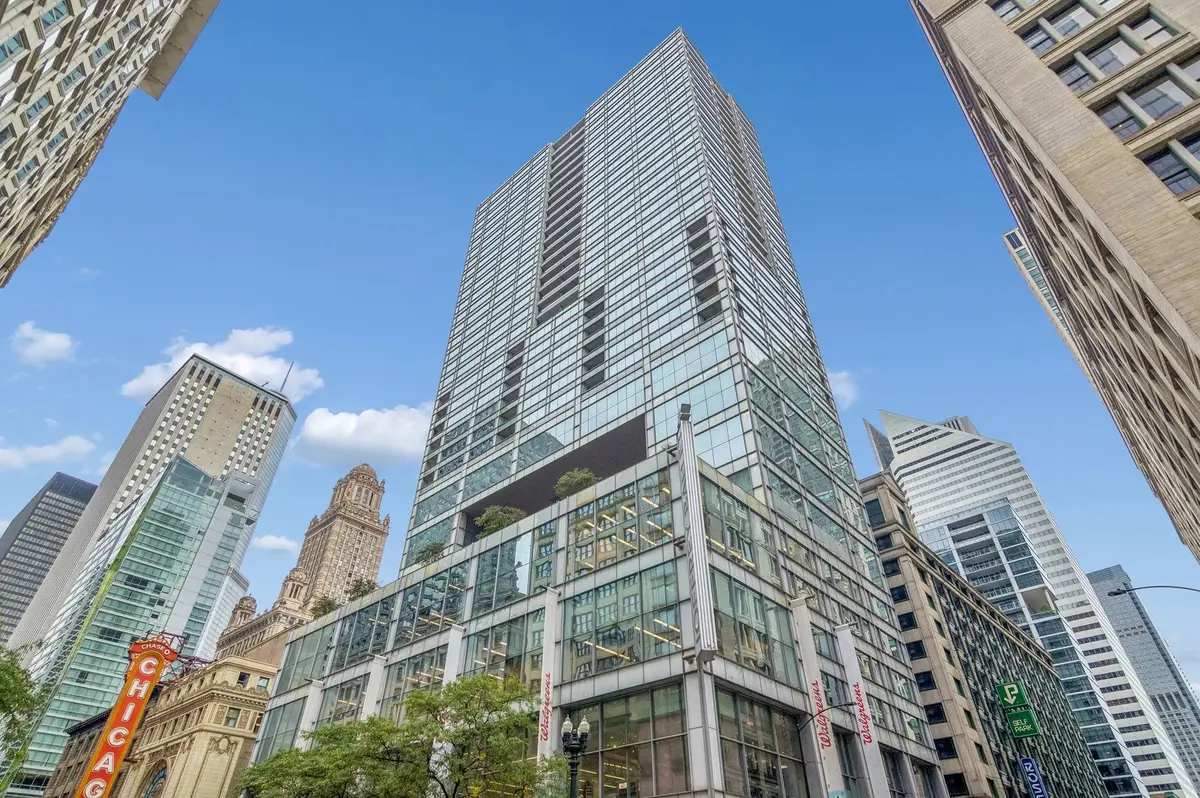 8 E Randolph Street