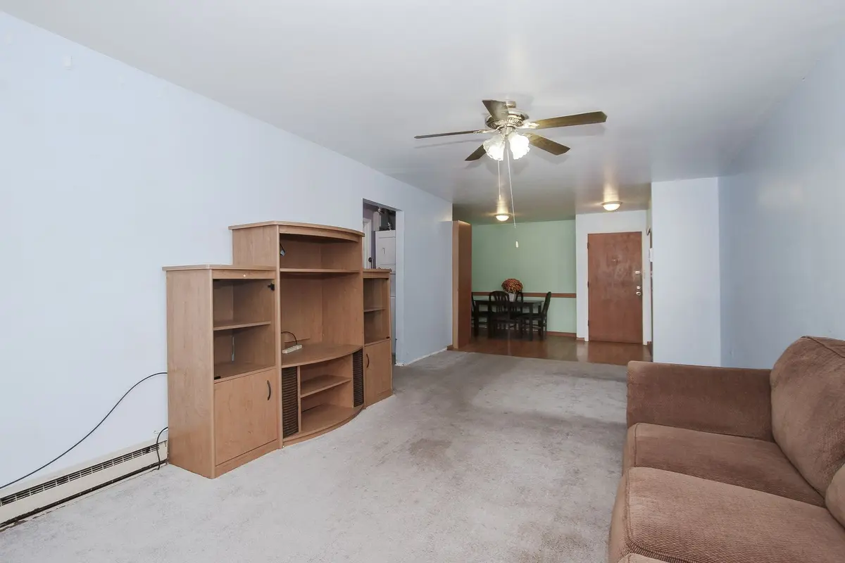 804 E Old Willow Road