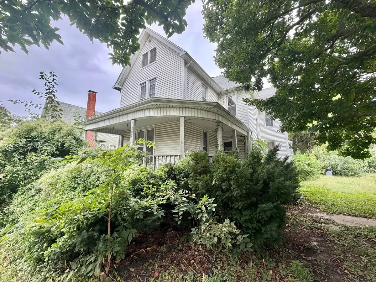 203 W Locust Street