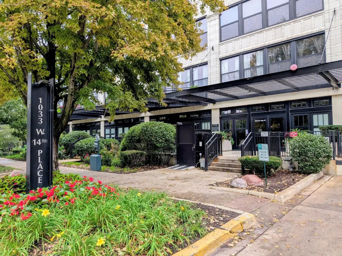 1033 W 14th Place