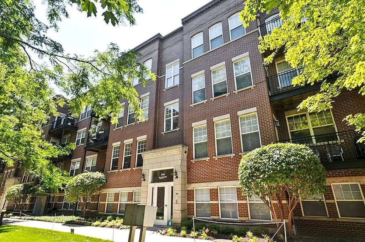 301 W SCOTT Street