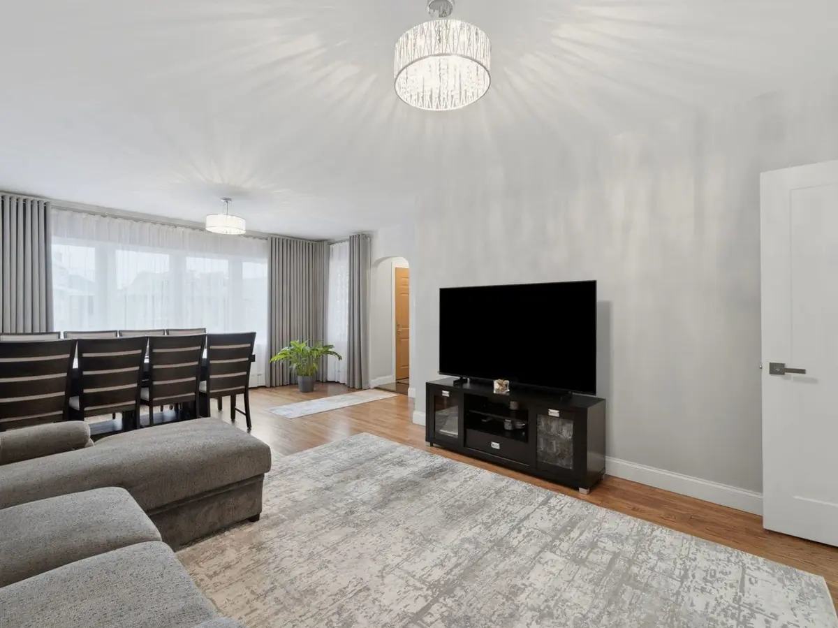 3110 N 76th Court