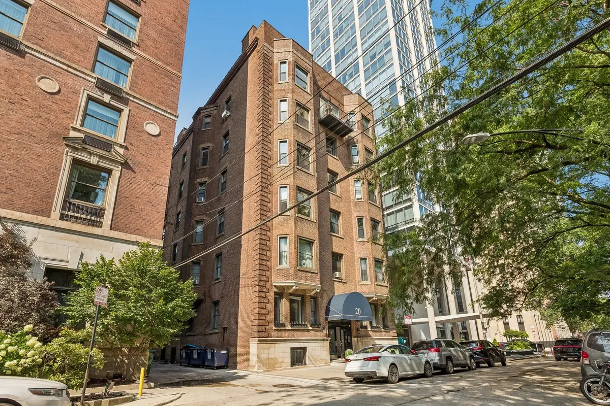 20 E Goethe Street