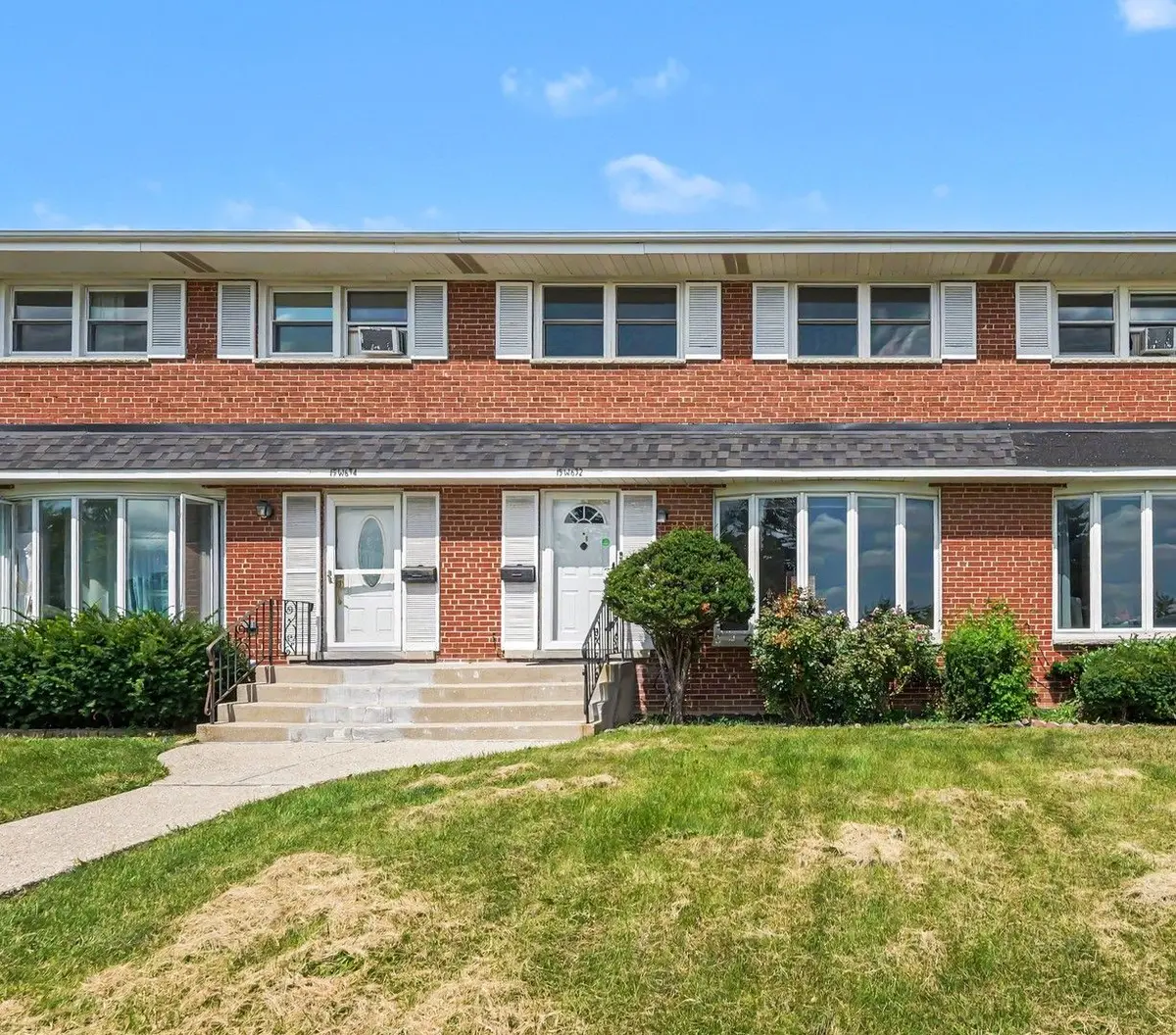 15W632 Virginia Lane