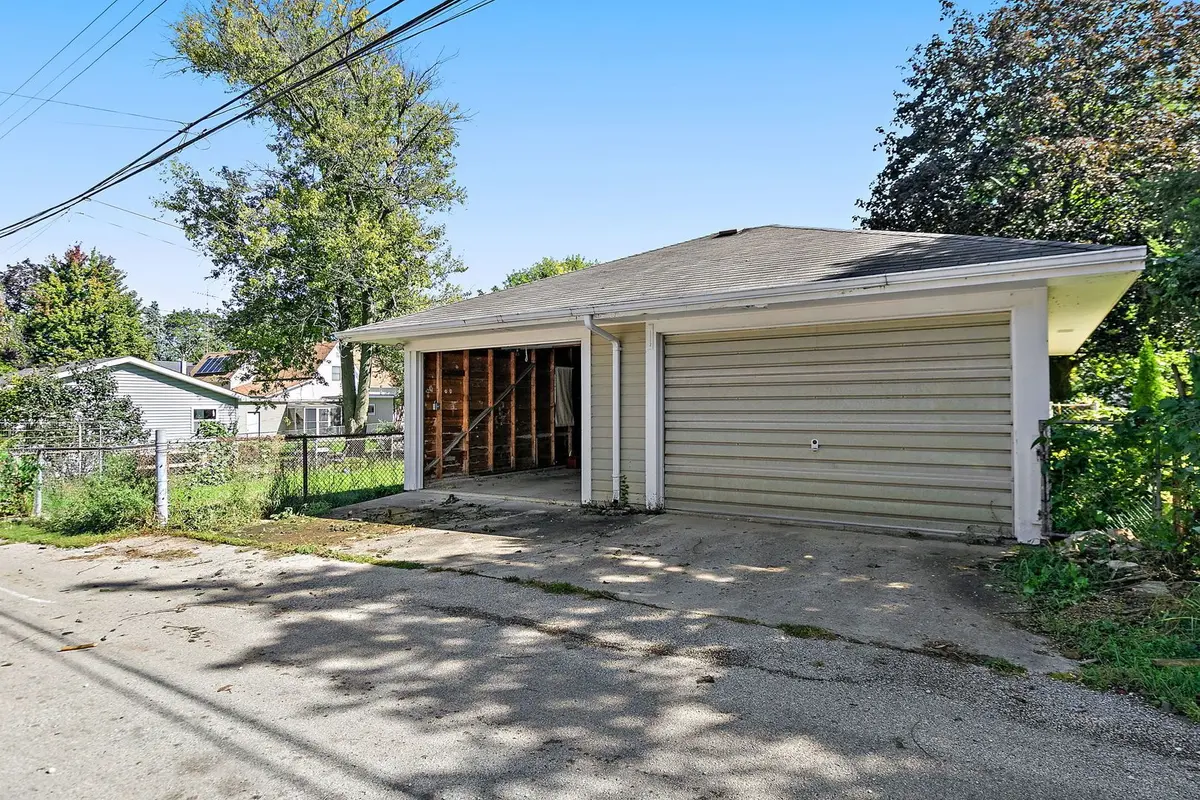 735 Ellwood Avenue