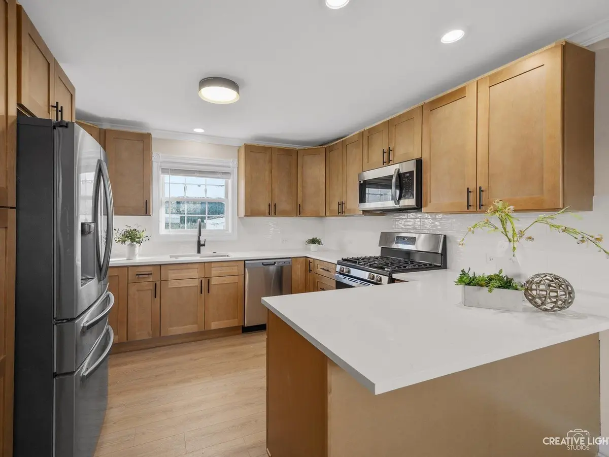 325-327 N Loomis Street