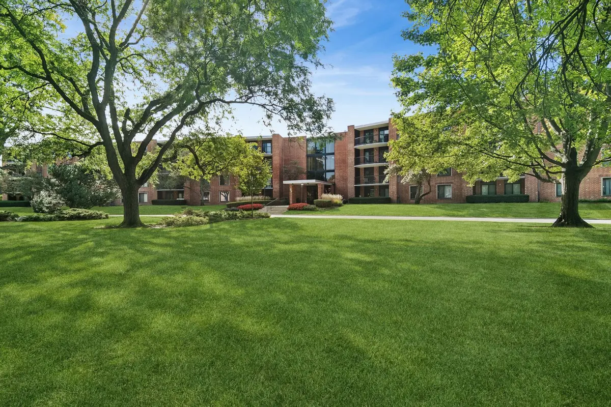 1605 E Central Road