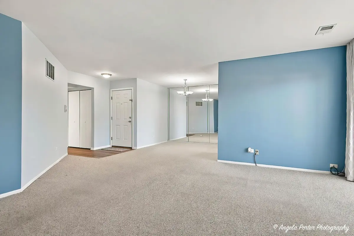 866 E Carriage Lane