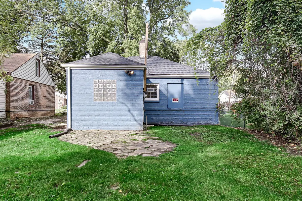15041 Riverside Drive
