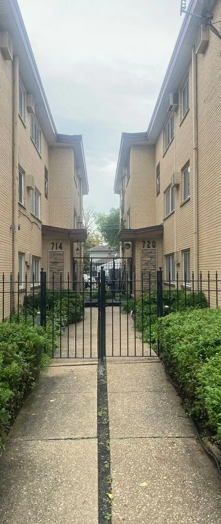 720 N Austin Boulevard