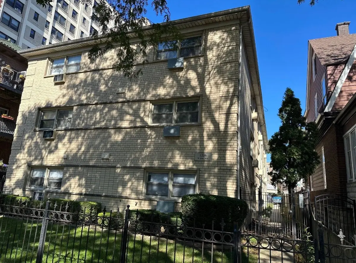 1238 W Pratt Boulevard