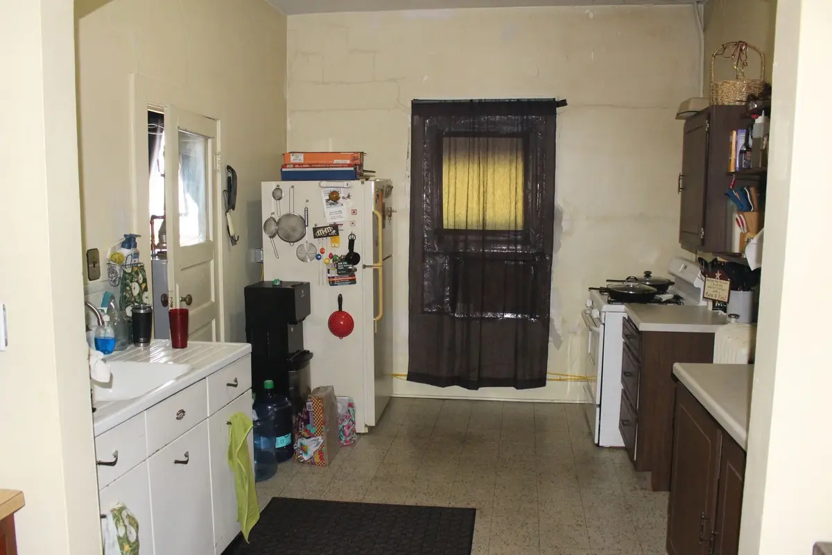 700 N Side Square