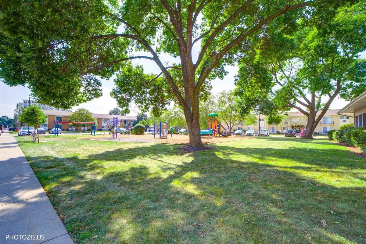 8852 N Leslie Lane