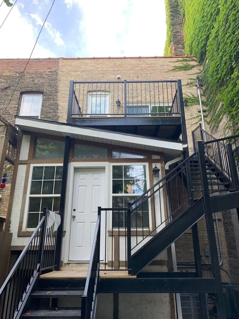 608 W Arlington Place