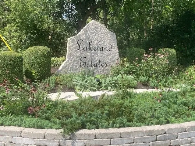 27200 W Lakeview Drive South Drive