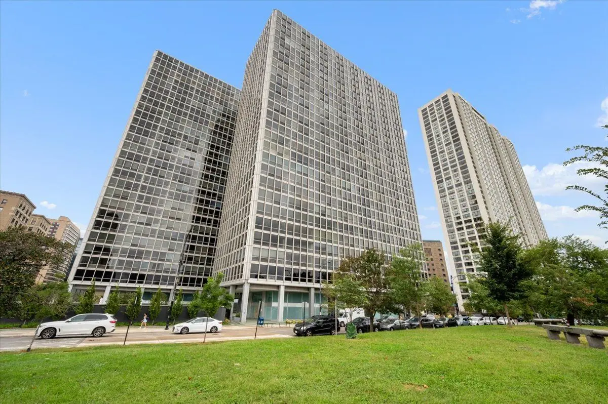 330 W Diversey Parkway