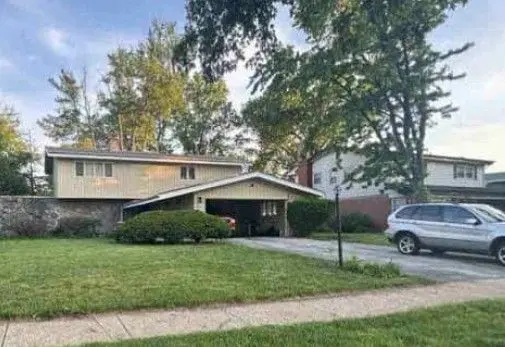 2914 Macfarlane Cres