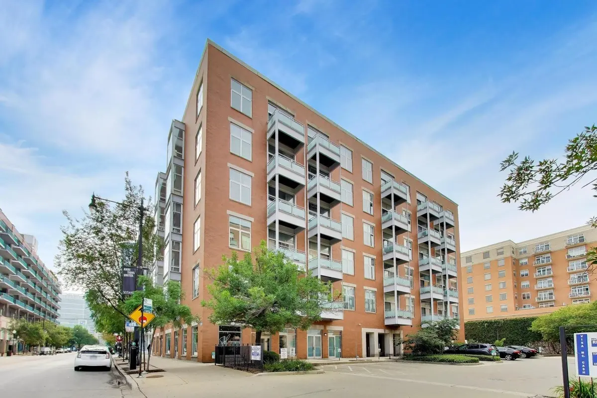 939 W Madison Street