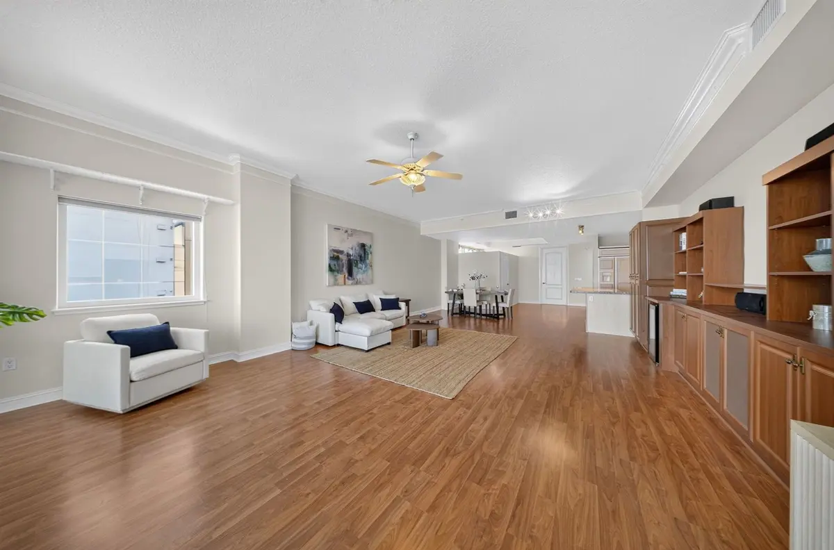 1233 N Gulfstream Avenue
